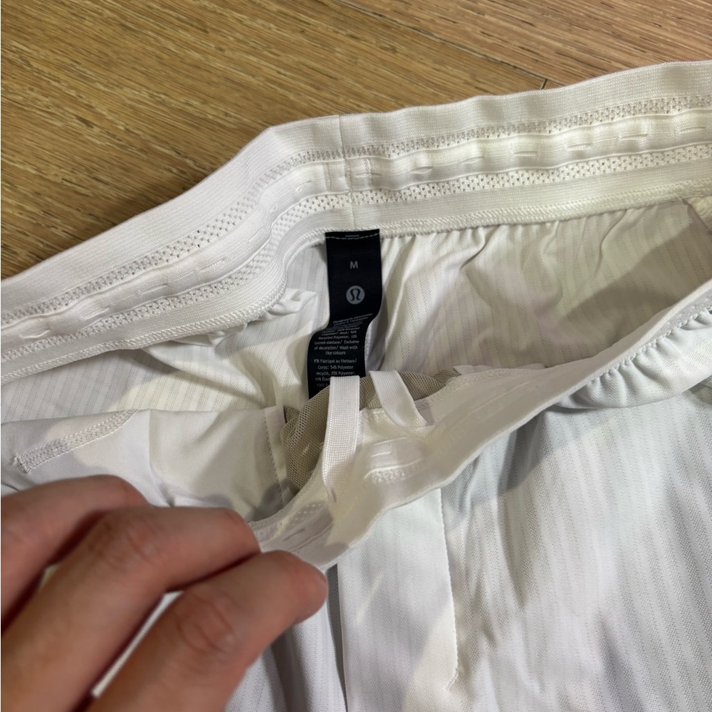NWT Lululemon Striped Mesh White Athletic Shorts - Picture 4 of 5